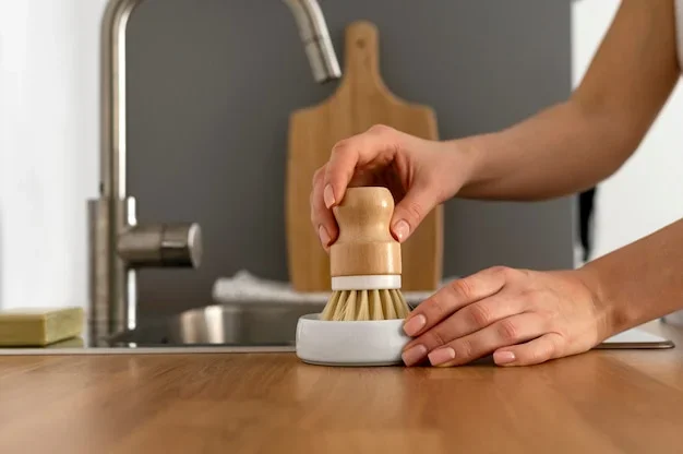 Panneaux solaires installés sur le toit d'une maison moderne