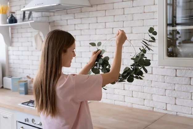 Un miroir sur une crédence dans une petite cuisine moderne