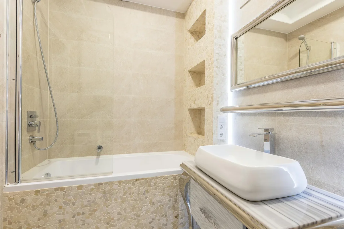 salle de bain travertin